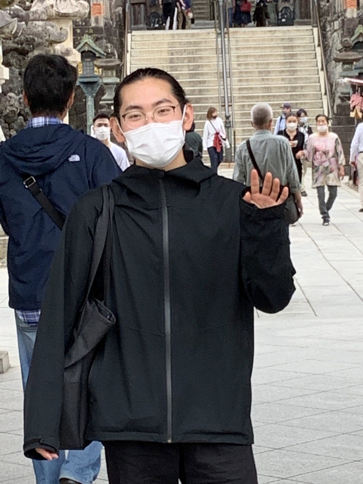 何をにやけとるんや