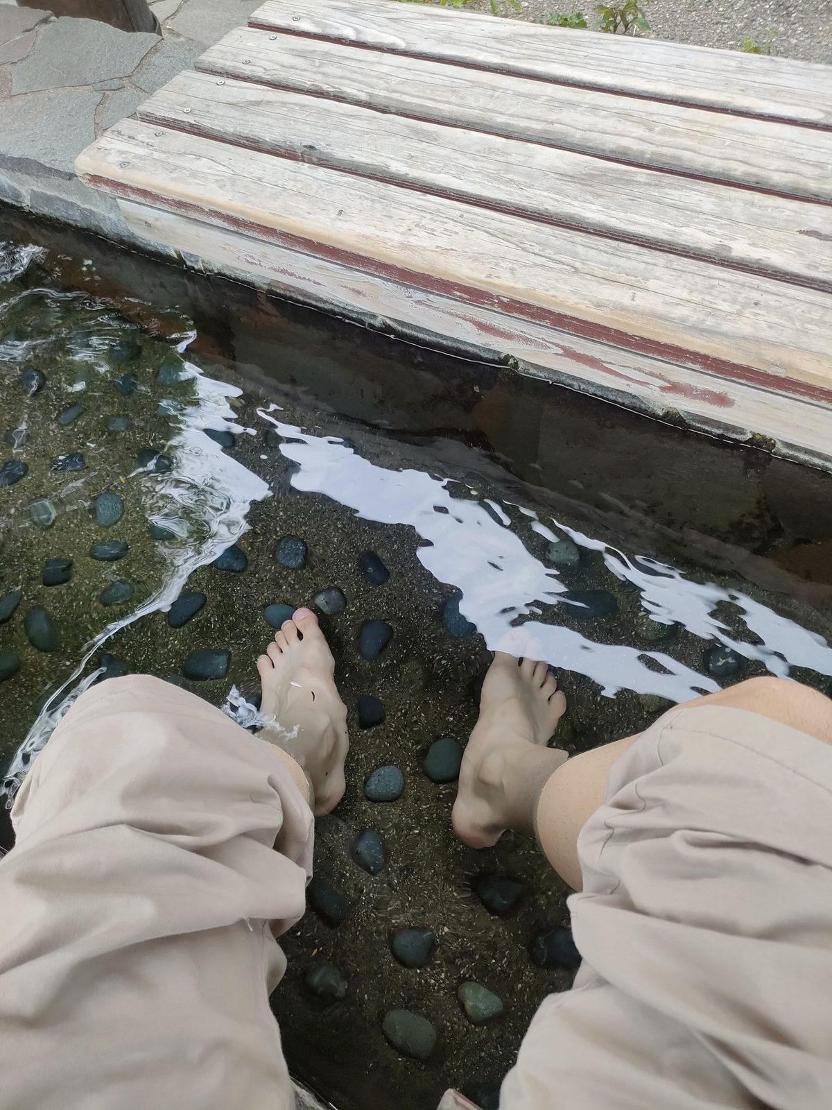旅行先って足湯行きたくなるよね