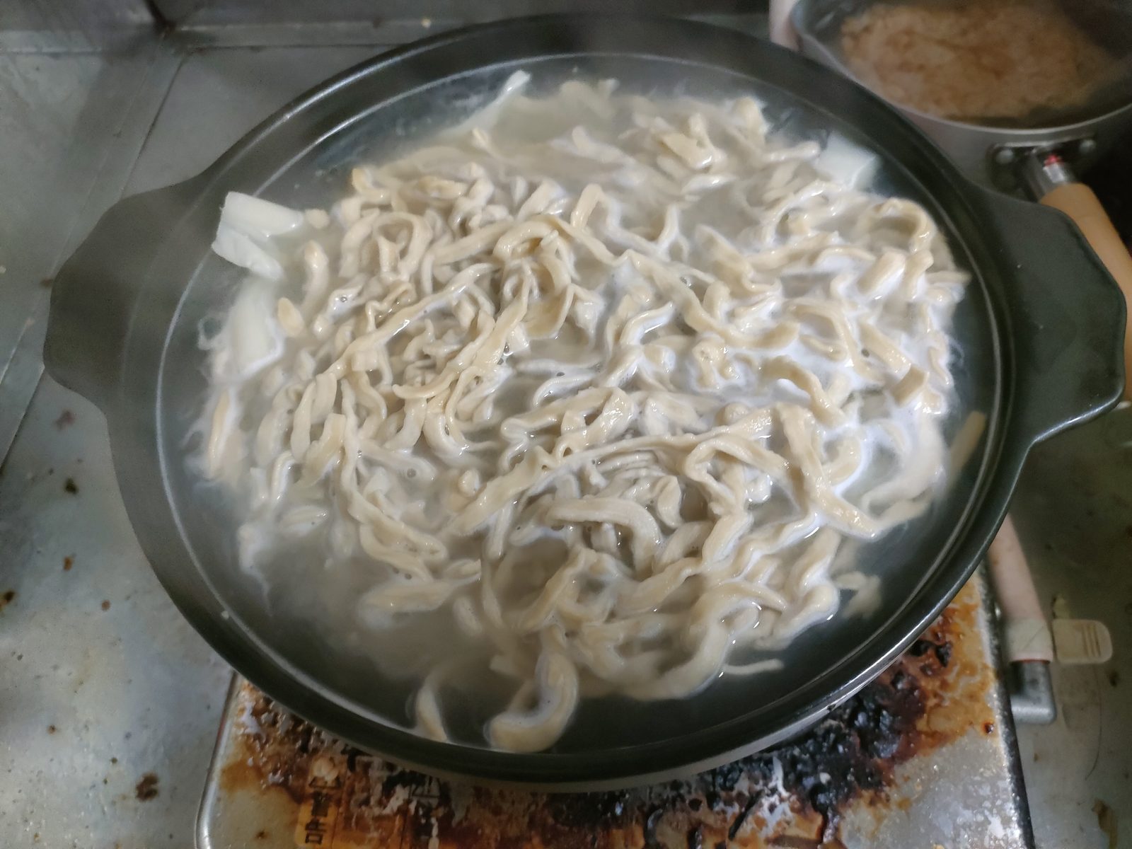家二郎。二郎を教えてくれた彼の家で。