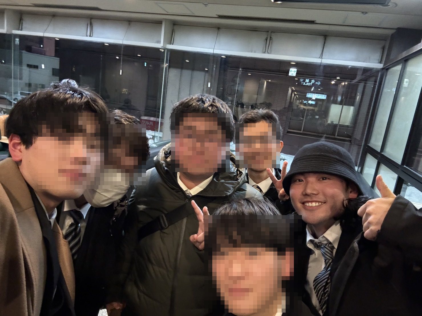 仲良かった四人組に、よく知らない2人を添えて。