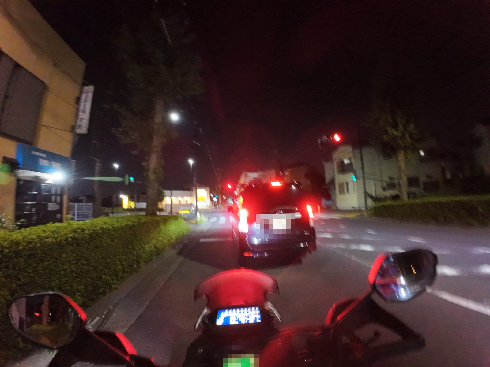 ヘルメットに顎マウントを取り付けてアクションカメラで撮影