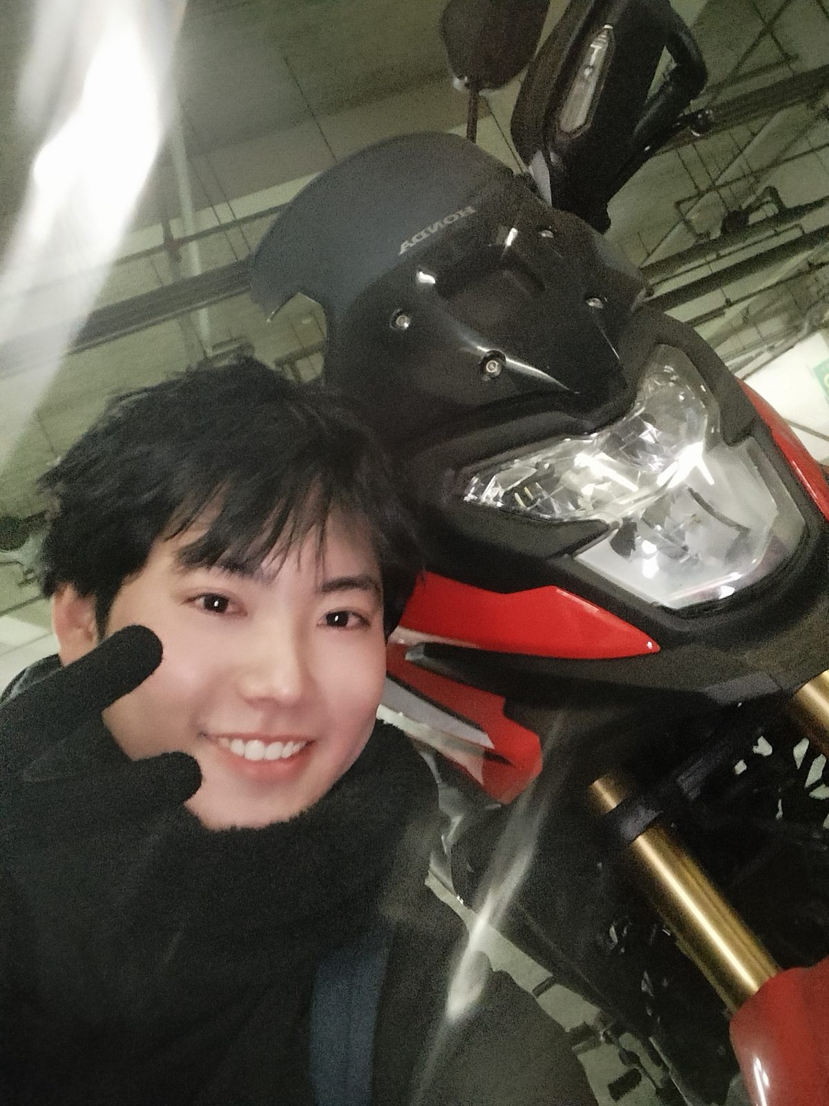 深夜4時間とか走った後です。そらピースするしかないですよね